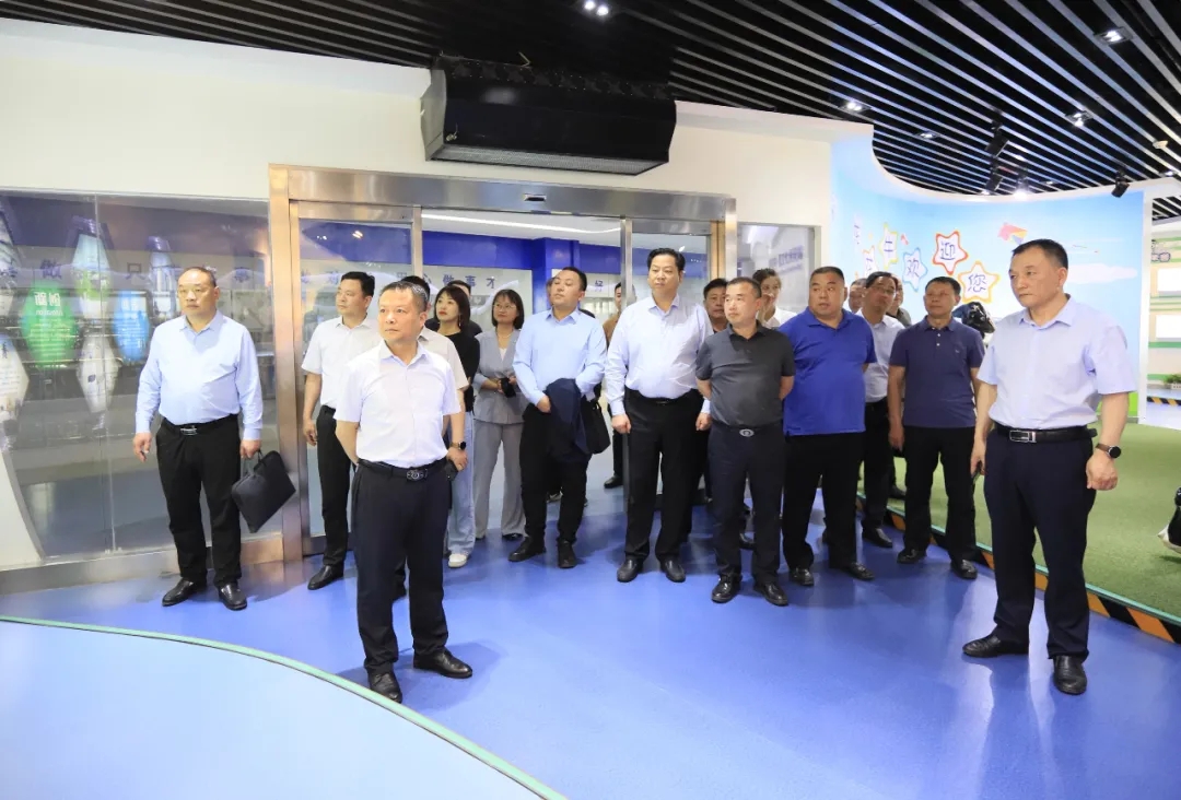 供銷聯(lián)動(dòng)，創(chuàng)新共贏丨河南農(nóng)投集團(tuán)內(nèi)部業(yè)務(wù)協(xié)同交流會(huì)在花花牛乳業(yè)集團(tuán)順利召開