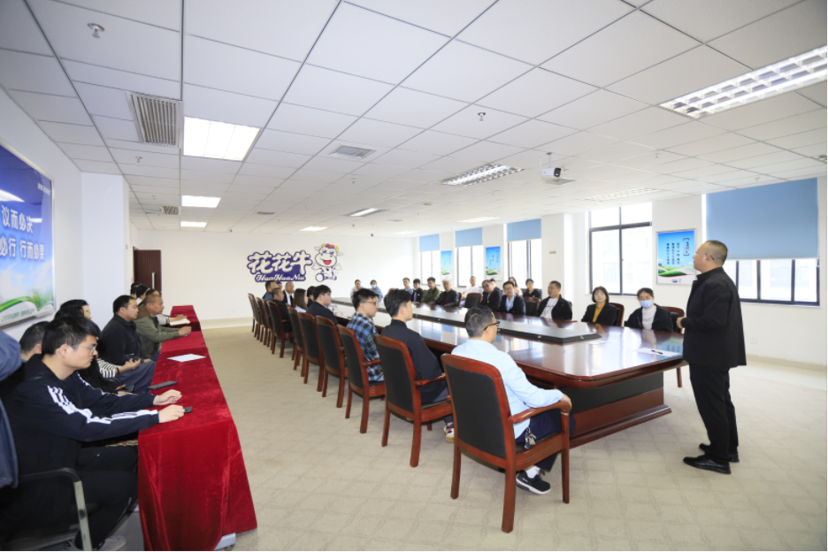 增強(qiáng)消防意識(shí)，筑牢安全底線丨花花牛乳業(yè)集團(tuán)組織消防應(yīng)急演練