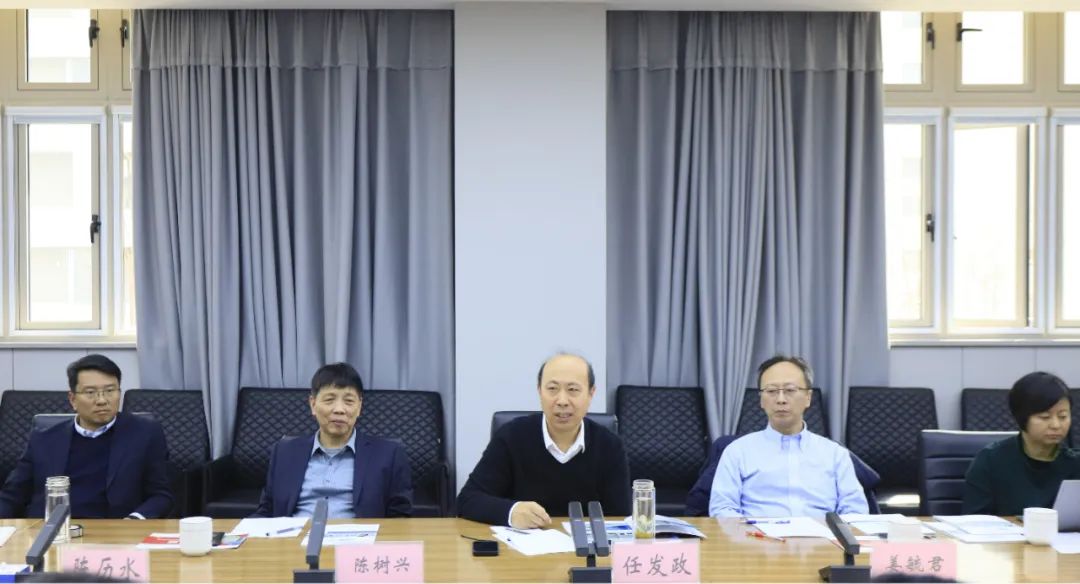 花花牛乳業(yè)集團(tuán)黨委書(shū)記、董事長(zhǎng)唐洪峰一行赴中原食品實(shí)驗(yàn)室同中國(guó)工程院院士、中原食品實(shí)驗(yàn)室主任任發(fā)政座談交流