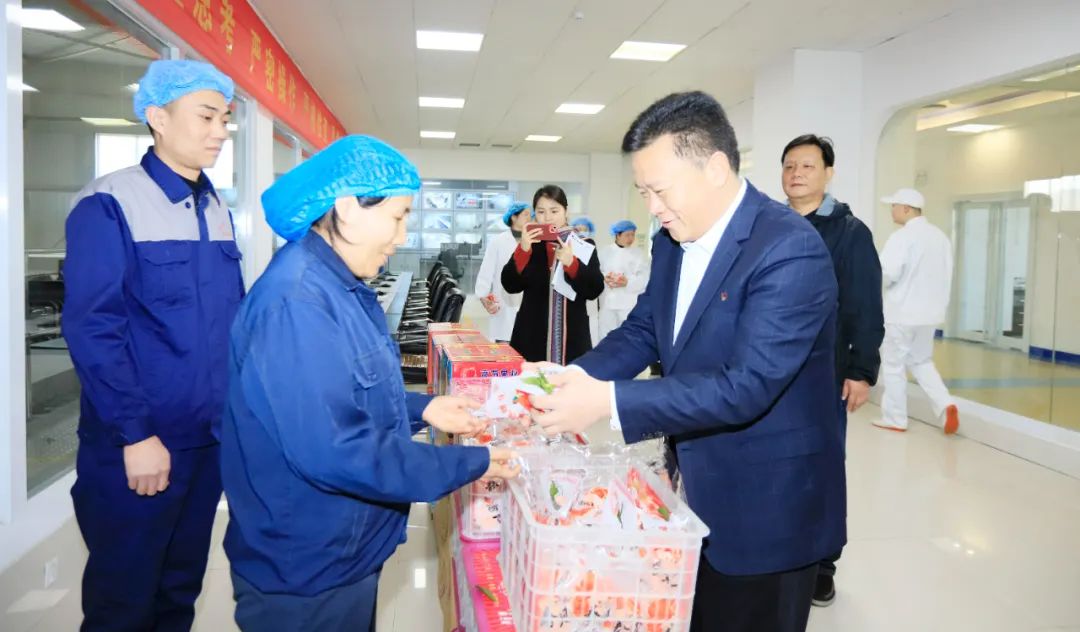 新春慰問送關(guān)懷——集團(tuán)黨委書記、董事長慰問春節(jié)期間堅(jiān)守崗位的一線職工