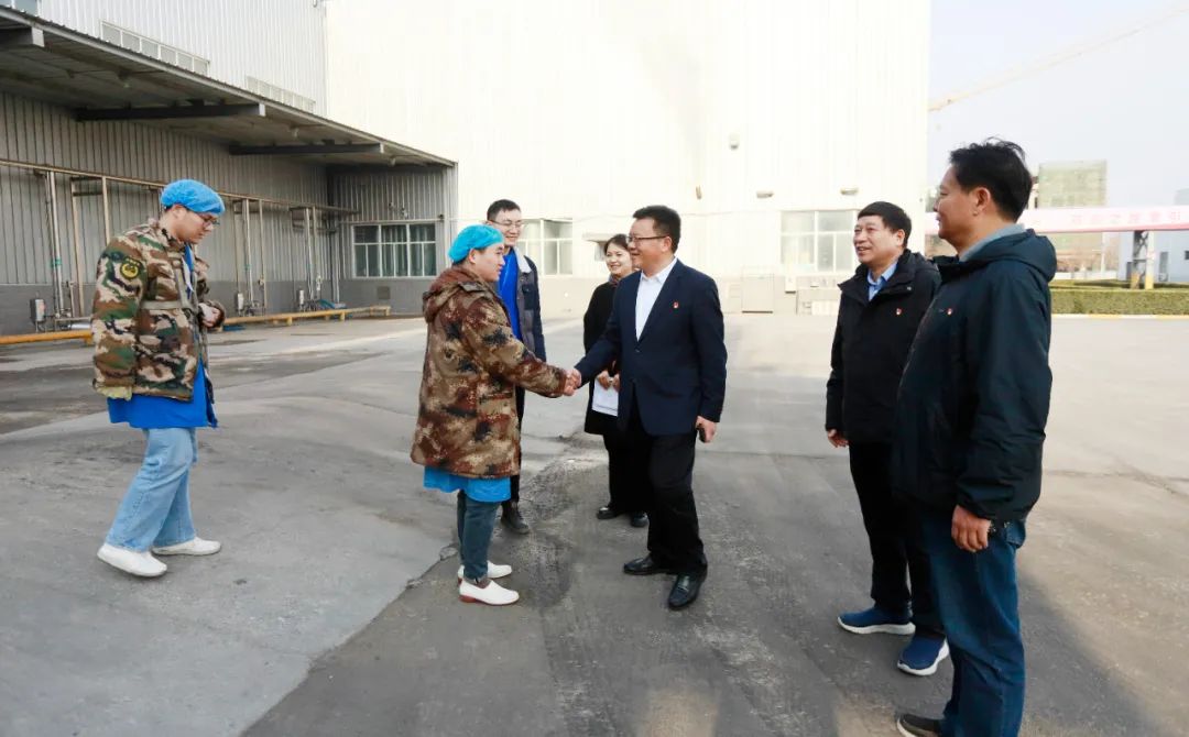 新春慰問送關(guān)懷——集團(tuán)黨委書記、董事長慰問春節(jié)期間堅(jiān)守崗位的一線職工