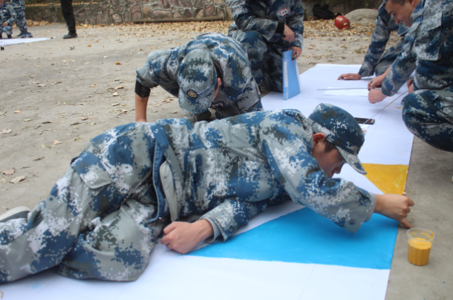 組織開(kāi)展戶(hù)外拓展訓(xùn)練活動(dòng)