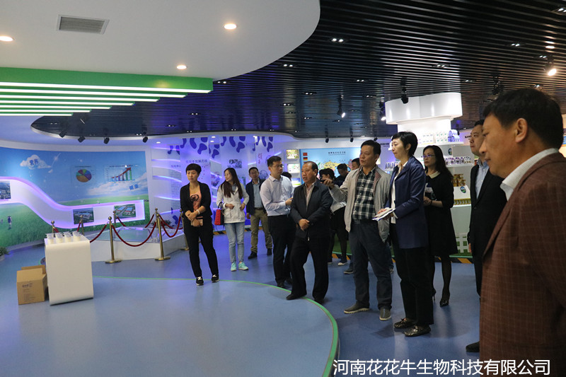 鄭州市二七區(qū)區(qū)委、統(tǒng)戰(zhàn)部部長王玉紅蒞臨花花牛生物科技有限公司參觀指導(dǎo)