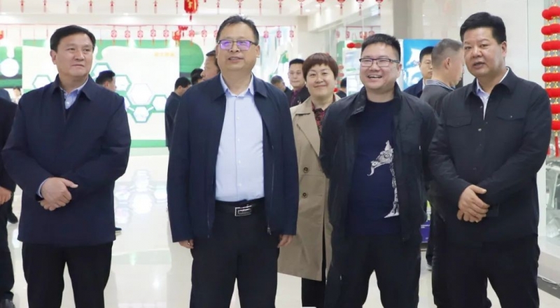 花花牛丨駐馬店市遂平縣政協(xié)黨組書(shū)記、主席張衛(wèi)東一行蒞臨花花牛魯山瑞亞牧場(chǎng)參觀