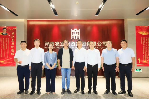 東方甄選俞敏洪先生到訪河南農(nóng)投集團(tuán)，品嘗花花牛產(chǎn)品并給予高度評(píng)價(jià)