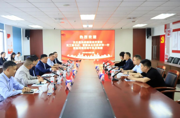 沈丘縣先進(jìn)制造業(yè)開(kāi)發(fā)區(qū)黨工委書(shū)記呂孝坤、金絲猴食品有限公司董事長(zhǎng)李旸等一行到訪河南花花牛乳業(yè)集團(tuán)